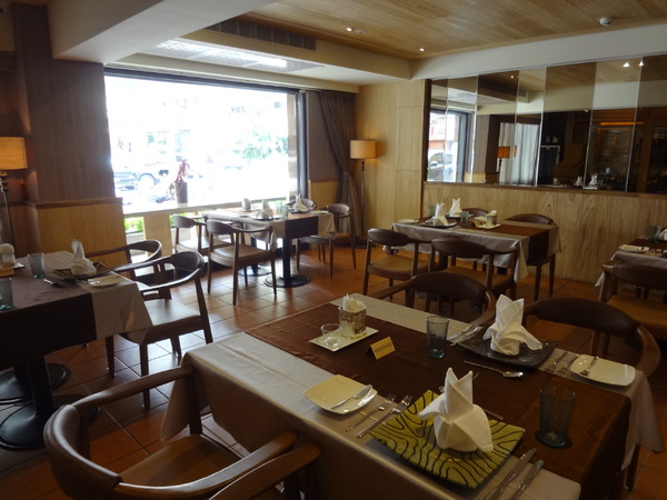 犇 和牛館：犇 和牛館 (三館) - 黑鑄鐵牛排雙重奏