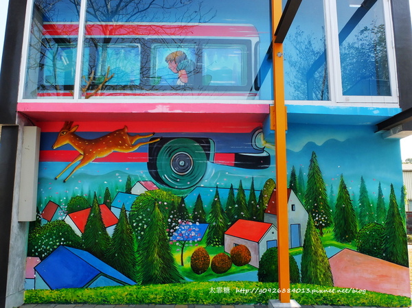 幾米廣場:【宜蘭】跟著幾米一起宜蘭小旅行。幾米廣場「向左走.向右走」、「星空」與「地下鐵」。森林裡的火車站「閉眼微笑的長頸鹿」。丟丟噹森林廣場出現飛天星空列車