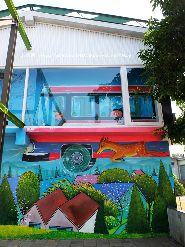 幾米廣場:【宜蘭】跟著幾米一起宜蘭小旅行。幾米廣場「向左走.向右走」、「星空」與「地下鐵」。森林裡的火車站「閉眼微笑的長頸鹿」。丟丟噹森林廣場出現飛天星空列車