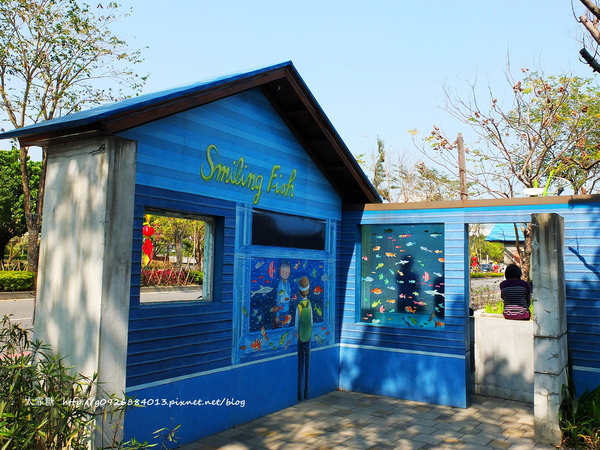 幾米廣場：【宜蘭】跟著幾米一起宜蘭小旅行。幾米廣場「向左走．向右走」、「星空」與「地下鐵」。森林裡的火車站「閉眼微笑的長頸鹿」。丟丟噹森林廣場出現飛天星空列車