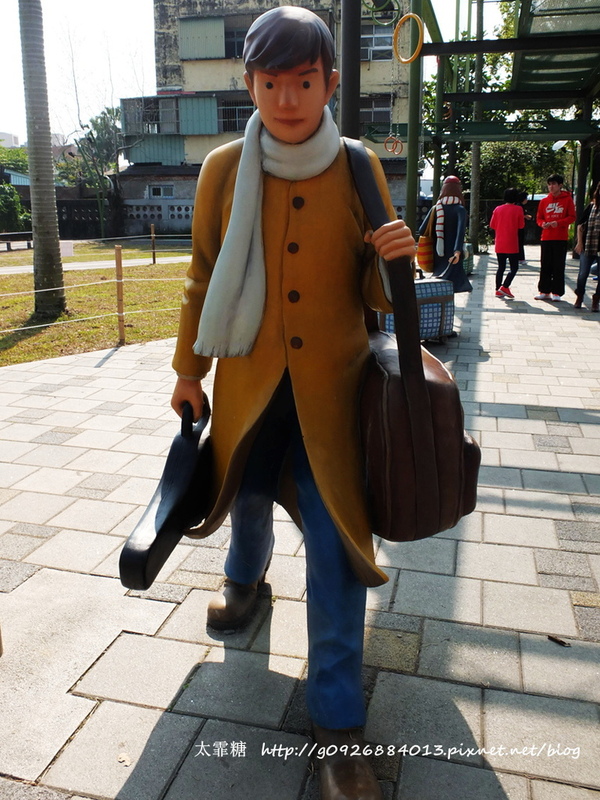 幾米廣場:【宜蘭】跟著幾米一起宜蘭小旅行。幾米廣場「向左走.向右走」、「星空」與「地下鐵」。森林裡的火車站「閉眼微笑的長頸鹿」。丟丟噹森林廣場出現飛天星空列車