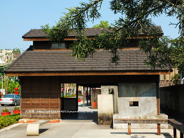 幾米廣場：【宜蘭】跟著幾米一起宜蘭小旅行。幾米廣場「向左走．向右走」、「星空」與「地下鐵」。森林裡的火車站「閉眼微笑的長頸鹿」。丟丟噹森林廣場出現飛天星空列車