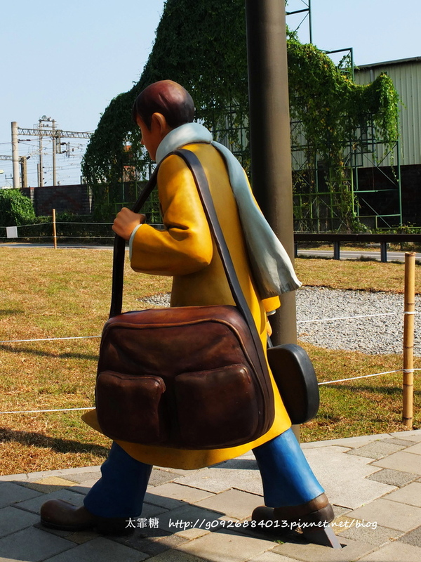 幾米廣場:【宜蘭】跟著幾米一起宜蘭小旅行。幾米廣場「向左走.向右走」、「星空」與「地下鐵」。森林裡的火車站「閉眼微笑的長頸鹿」。丟丟噹森林廣場出現飛天星空列車