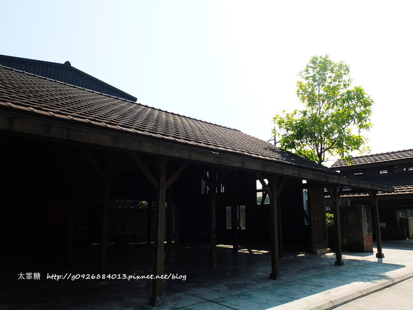 幾米廣場:【宜蘭】跟著幾米一起宜蘭小旅行。幾米廣場「向左走.向右走」、「星空」與「地下鐵」。森林裡的火車站「閉眼微笑的長頸鹿」。丟丟噹森林廣場出現飛天星空列車