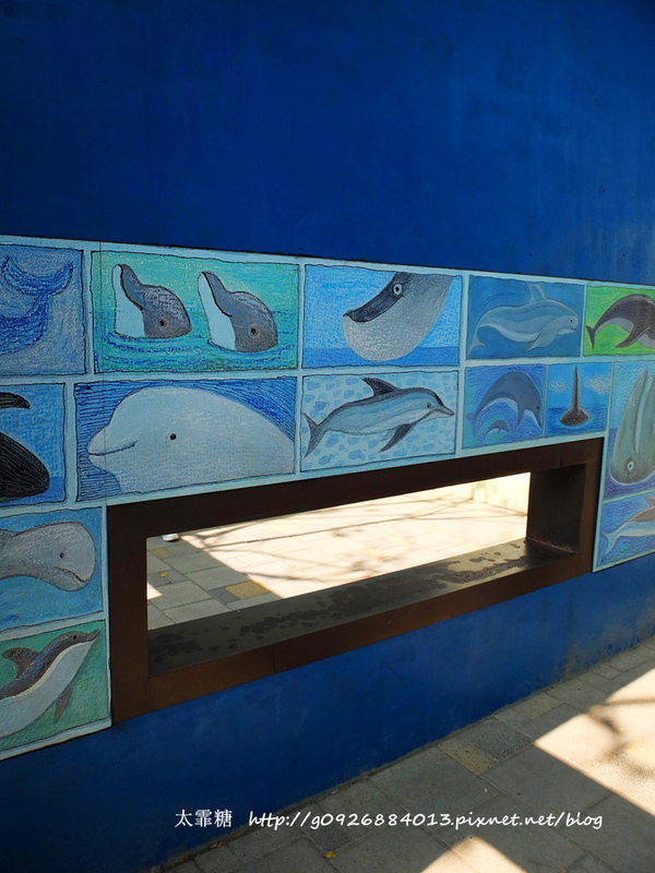 幾米廣場:【宜蘭】跟著幾米一起宜蘭小旅行。幾米廣場「向左走.向右走」、「星空」與「地下鐵」。森林裡的火車站「閉眼微笑的長頸鹿」。丟丟噹森林廣場出現飛天星空列車