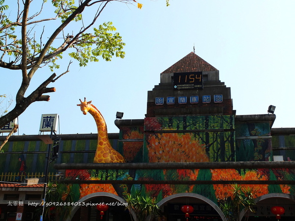 幾米廣場：【宜蘭】跟著幾米一起宜蘭小旅行。幾米廣場「向左走．向右走」、「星空」與「地下鐵」。森林裡的火車站「閉眼微笑的長頸鹿」。丟丟噹森林廣場出現飛天星空列車