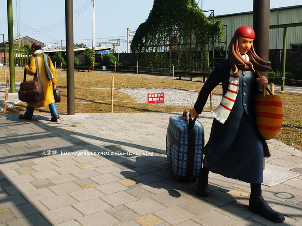 幾米廣場:【宜蘭】跟著幾米一起宜蘭小旅行。幾米廣場「向左走.向右走」、「星空」與「地下鐵」。森林裡的火車站「閉眼微笑的長頸鹿」。丟丟噹森林廣場出現飛天星空列車