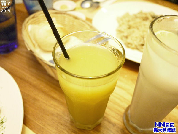 尼尼義大利餐廳(台茂店)：NINI尼尼義大利餐廳，份量很大，辣味牛肉番茄義大利麵有辣有勁！