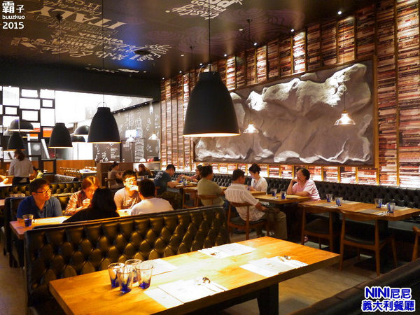 尼尼義大利餐廳(台茂店)：NINI尼尼義大利餐廳，份量很大，辣味牛肉番茄義大利麵有辣有勁！