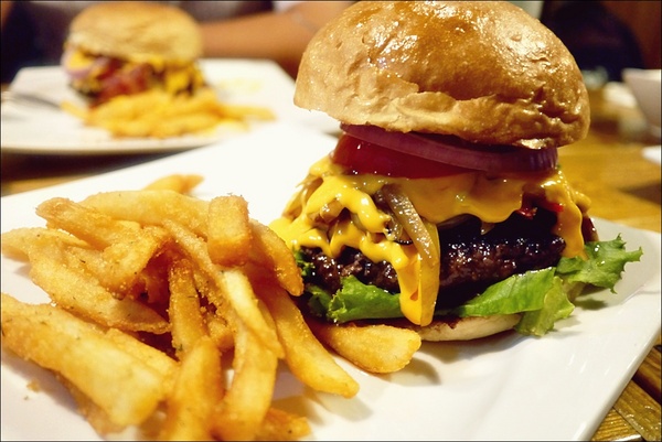 My Place -Burgers & Pastas 美式餐廳:【My Place -Burgers & Pastas】一家美國廚師開的道地美式餐廳,閃亮亮的起司香呀!