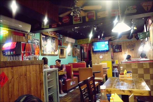 My Place -Burgers & Pastas 美式餐廳:【My Place -Burgers & Pastas】一家美國廚師開的道地美式餐廳,閃亮亮的起司香呀!