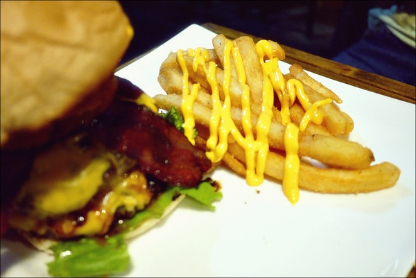 My Place -Burgers & Pastas 美式餐廳:【My Place -Burgers & Pastas】一家美國廚師開的道地美式餐廳,閃亮亮的起司香呀!