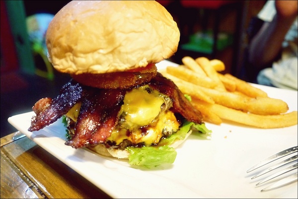 My Place -Burgers & Pastas 美式餐廳:【My Place -Burgers & Pastas】一家美國廚師開的道地美式餐廳,閃亮亮的起司香呀!