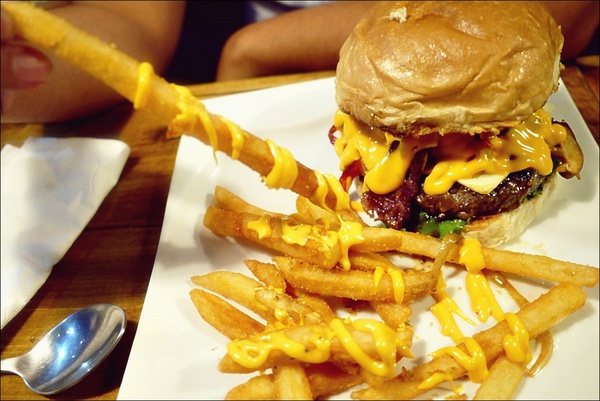 My Place -Burgers & Pastas 美式餐廳:【My Place -Burgers & Pastas】一家美國廚師開的道地美式餐廳,閃亮亮的起司香呀!