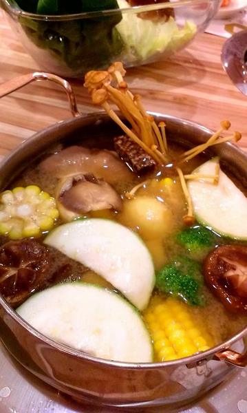 8鮮屋健康鍋物料理：美味營養高CP值餐廳(在充斥毒物的時代，有良心又美味的店是覓食的首選)