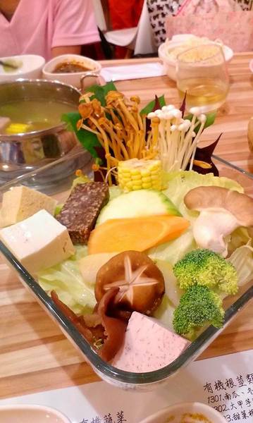 8鮮屋健康鍋物料理：美味營養高CP值餐廳(在充斥毒物的時代，有良心又美味的店是覓食的首選)