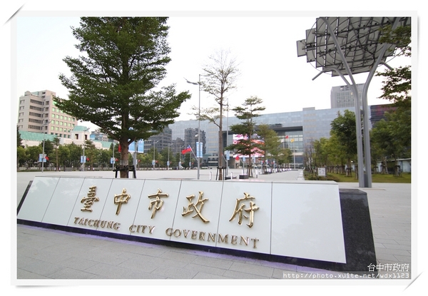 秋紅谷廣場：偶像劇『 親愛的，我愛上別人了』✪台中景點✪拍拍走~102.10.08更新