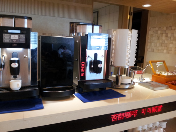 漢來海港自助餐廳:【台中廣三SOGO】漢來海港自助餐廳 下午茶 買餐券還挺划算的!