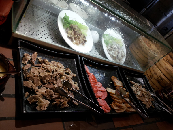 漢來海港自助餐廳:【台中廣三SOGO】漢來海港自助餐廳 下午茶 買餐券還挺划算的!