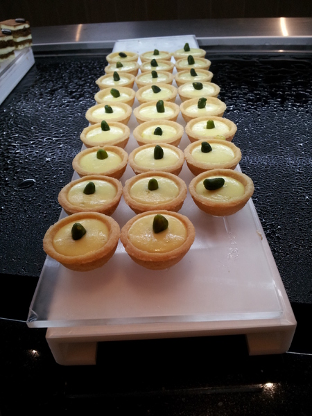 漢來海港自助餐廳:【台中廣三SOGO】漢來海港自助餐廳 下午茶 買餐券還挺划算的!