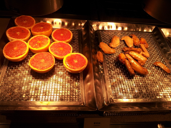 漢來海港自助餐廳:【台中廣三SOGO】漢來海港自助餐廳 下午茶 買餐券還挺划算的!