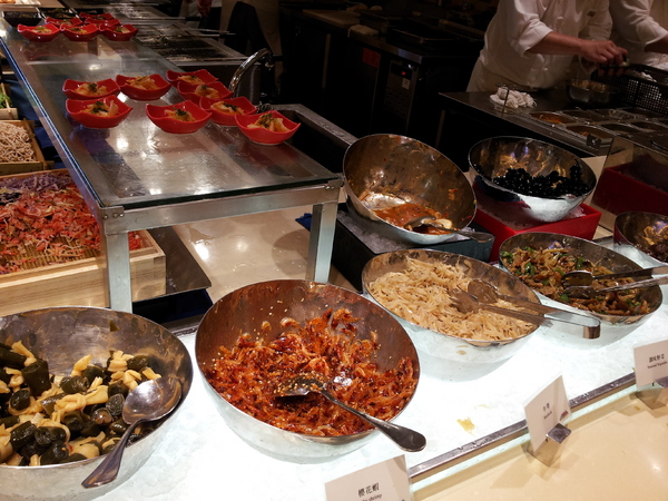 漢來海港自助餐廳:【台中廣三SOGO】漢來海港自助餐廳 下午茶 買餐券還挺划算的!