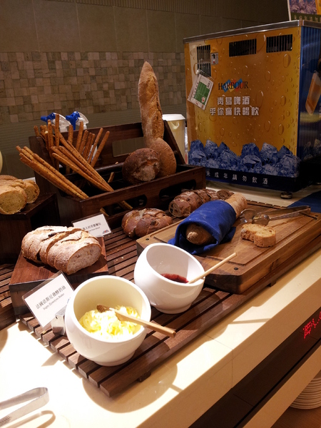 漢來海港自助餐廳:【台中廣三SOGO】漢來海港自助餐廳 下午茶 買餐券還挺划算的!