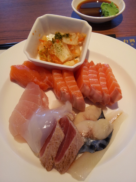 漢來海港自助餐廳:【台中廣三SOGO】漢來海港自助餐廳 下午茶 買餐券還挺划算的!