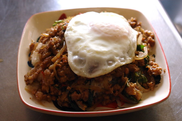 泰粉味泰國米粉湯專賣店：泰粉味泰國米粉湯專賣店-巧遇藝人熟女人妻-每天滿滿的人