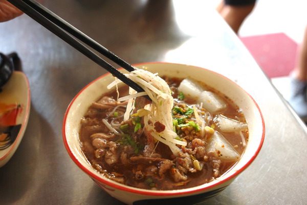 泰粉味泰國米粉湯專賣店：泰粉味泰國米粉湯專賣店-巧遇藝人熟女人妻-每天滿滿的人