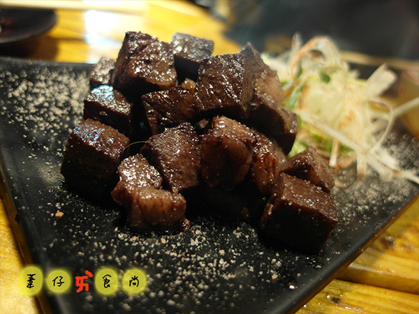 阿國海鮮燒烤小鋪:大半夜美食之超juicy骰子牛藏在居酒屋裡
