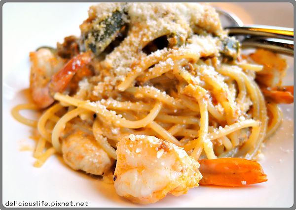 蒜味辣椒雞肉鮮蝦麵1