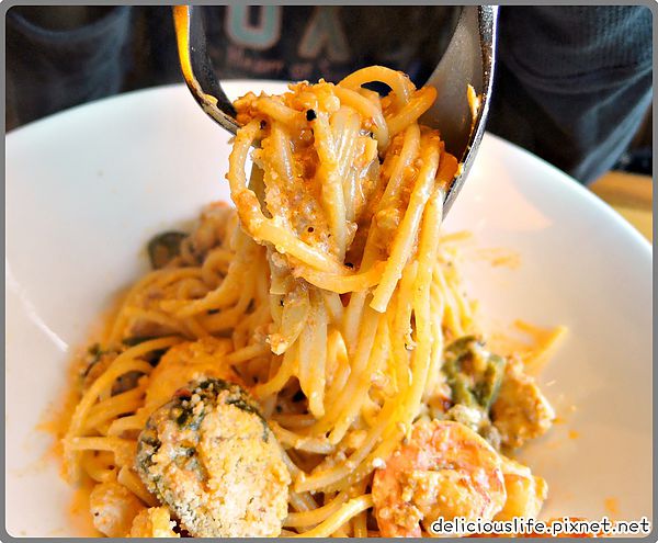 蒜味辣椒雞肉鮮蝦麵2