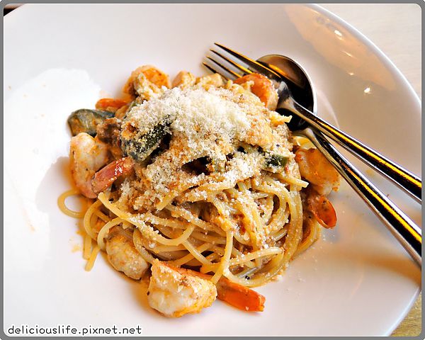 蒜味辣椒雞肉鮮蝦麵390