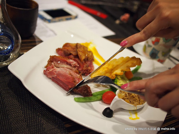 Huku幸福食尚創作料理:【食記】台中哪裡好吃-HuKu幸福時尚創作料理@西區BRT中正國小 : 下一站,Huku~讓人洋溢於幸福中的貓頭鷹主題餐廳!