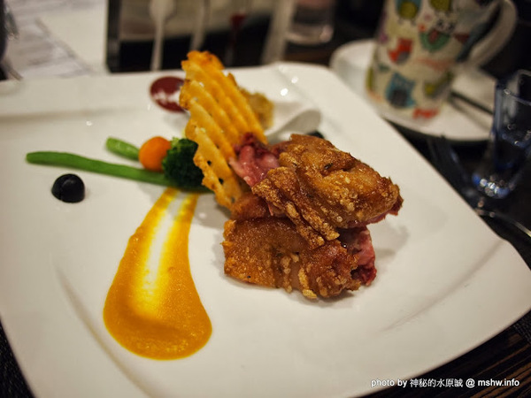 Huku幸福食尚創作料理:【食記】台中哪裡好吃-HuKu幸福時尚創作料理@西區BRT中正國小 : 下一站,Huku~讓人洋溢於幸福中的貓頭鷹主題餐廳!