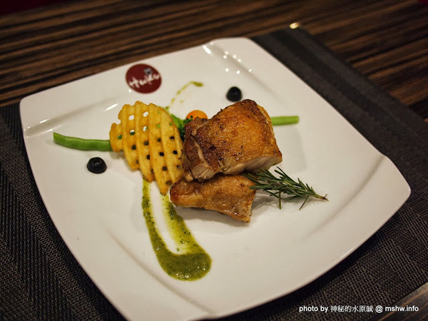 Huku幸福食尚創作料理:【食記】台中哪裡好吃-HuKu幸福時尚創作料理@西區BRT中正國小 : 下一站,Huku~讓人洋溢於幸福中的貓頭鷹主題餐廳!