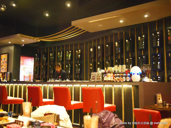 Huku幸福食尚創作料理:【食記】台中哪裡好吃-HuKu幸福時尚創作料理@西區BRT中正國小 : 下一站,Huku~讓人洋溢於幸福中的貓頭鷹主題餐廳!