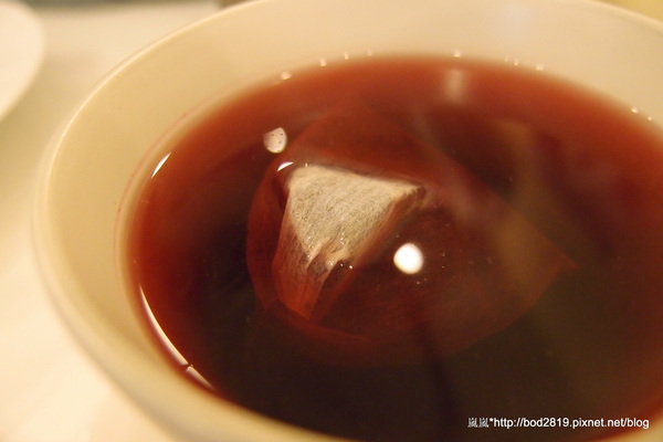 樂丘廚房:<試吃>【台中東海】樂丘廚房-四訪,平價美味的餐點,小資族好選擇,大推招牌墨魚燉飯!