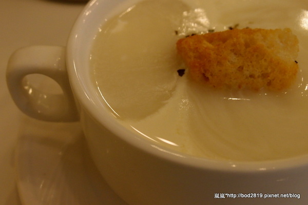 樂丘廚房:【台中東海】樂丘廚房-有三訪價值的平價好店,不只主餐,連飲品濃湯表現都優秀喔!