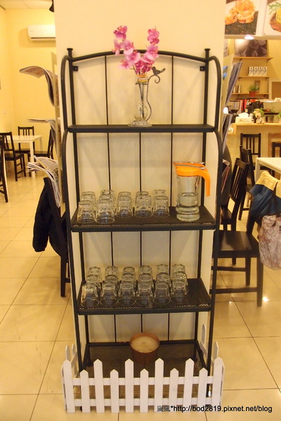 樂丘廚房:<試吃>【台中東海】樂丘廚房-四訪,平價美味的餐點,小資族好選擇,大推招牌墨魚燉飯!