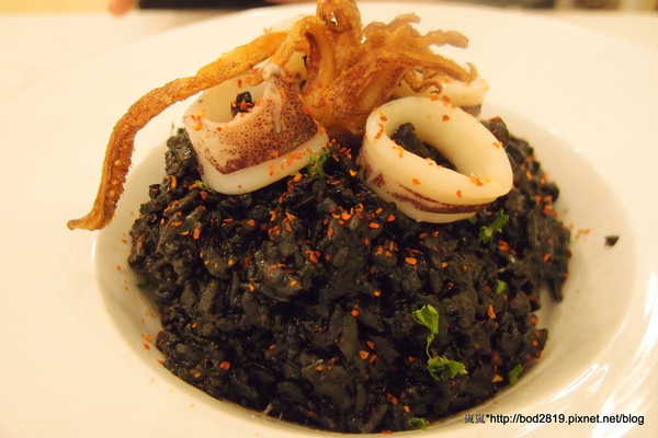 樂丘廚房:<試吃>【台中東海】樂丘廚房-四訪,平價美味的餐點,小資族好選擇,大推招牌墨魚燉飯!