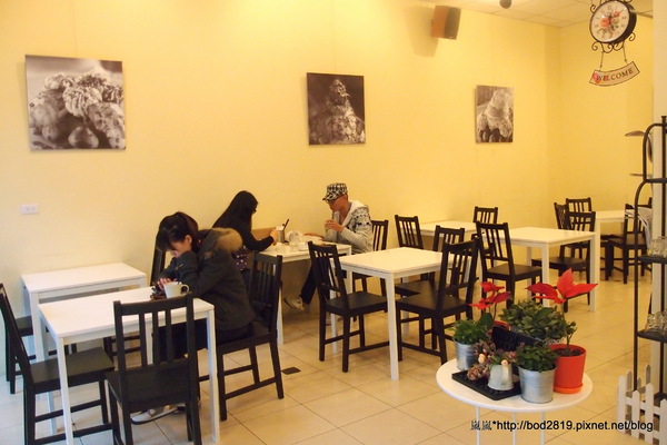 樂丘廚房:<試吃>【台中東海】樂丘廚房-四訪,平價美味的餐點,小資族好選擇,大推招牌墨魚燉飯!