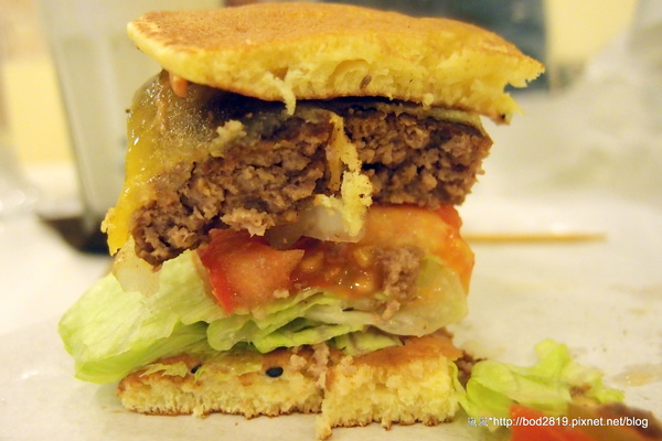 樂丘廚房:<試吃>【台中東海】樂丘廚房-四訪,平價美味的餐點,小資族好選擇,大推招牌墨魚燉飯!