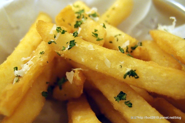 樂丘廚房:<試吃>【台中東海】樂丘廚房-四訪,平價美味的餐點,小資族好選擇,大推招牌墨魚燉飯!