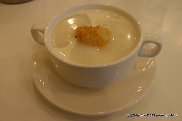 樂丘廚房:【台中東海】樂丘廚房-有三訪價值的平價好店,不只主餐,連飲品濃湯表現都優秀喔!