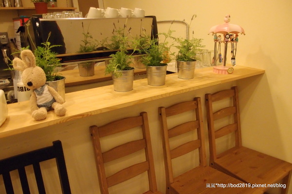 樂丘廚房:<試吃>【台中東海】樂丘廚房-四訪,平價美味的餐點,小資族好選擇,大推招牌墨魚燉飯!