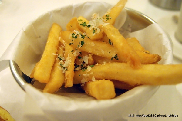 樂丘廚房:<試吃>【台中東海】樂丘廚房-四訪,平價美味的餐點,小資族好選擇,大推招牌墨魚燉飯!