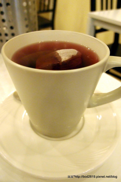 樂丘廚房:<試吃>【台中東海】樂丘廚房-四訪,平價美味的餐點,小資族好選擇,大推招牌墨魚燉飯!