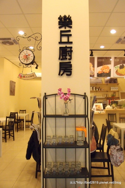 樂丘廚房:<試吃>【台中東海】樂丘廚房-四訪,平價美味的餐點,小資族好選擇,大推招牌墨魚燉飯!